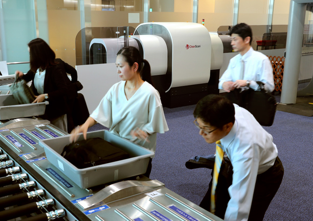 东京羽田机场导入新型安检机 可呈现立体影像自动检测爆炸物(组图)