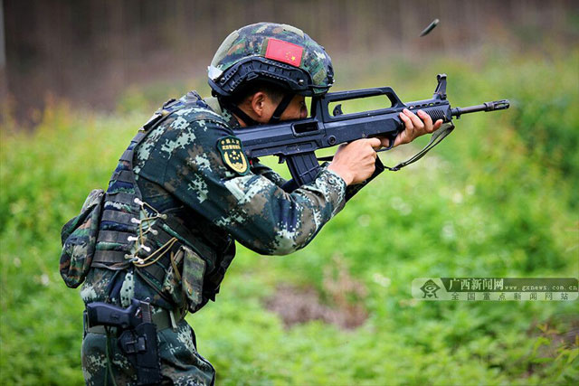 弹无虚发广西武警特战队员快反射击火力全开组图