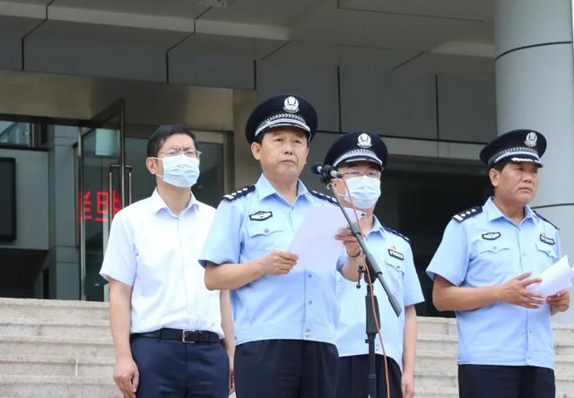 山东省临沂市河东分局举行辅警层级标识授予仪式组图