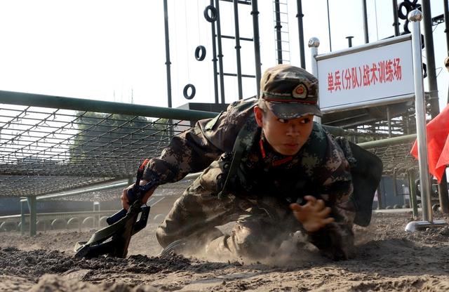 直击武警四川总队宜宾支队官兵格斗,射击,攀登训练(组图)