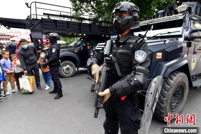 首个中国人民警察节福建漳州警用装备吸眼球组图