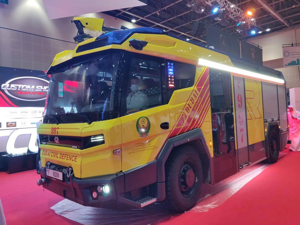 迪拜推出中东地区首款电动消防车组图
