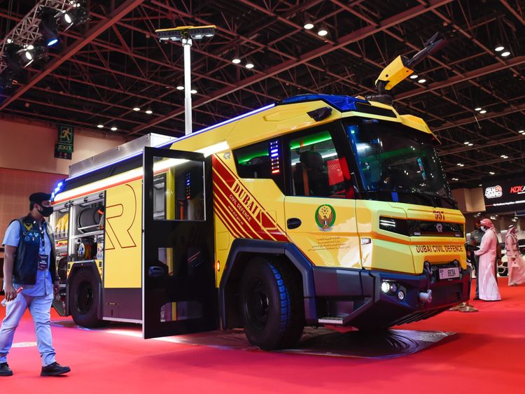 迪拜推出中东地区首款电动消防车组图