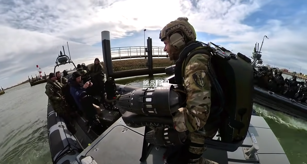 荷兰特种部队测试单兵飞行器海上反恐(组图)-特种装备网