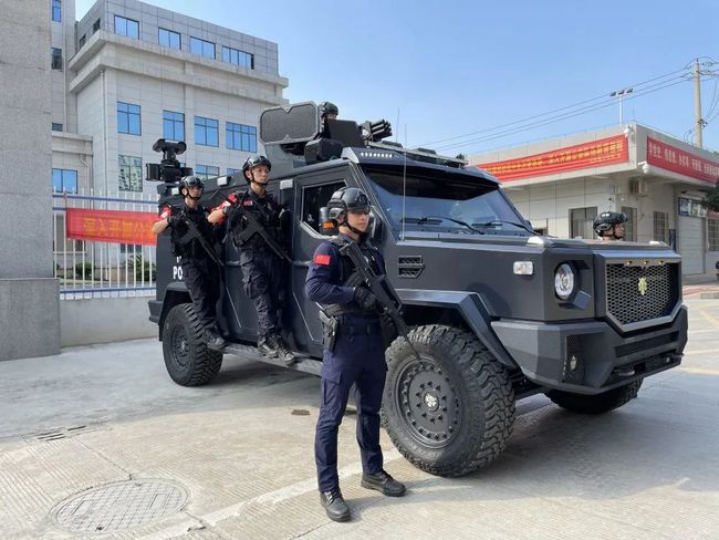 威武价值100多万广西宾阳添置一台恐狼特警装甲防暴车组图
