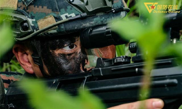 武警官兵山地反恐演练震撼来袭(组图-特种装备网