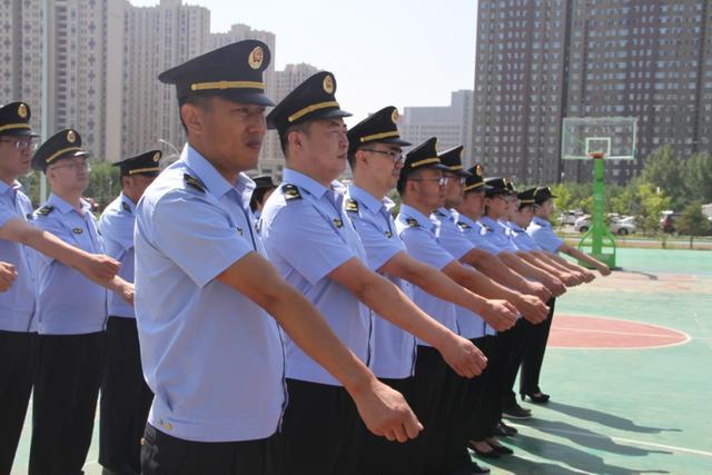 为规范内蒙古自治区生态环境保护综合行政执法队伍制式服装和标志管理