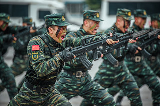 特战队员进行刺杀训练.武警四川总队乐山支队供图