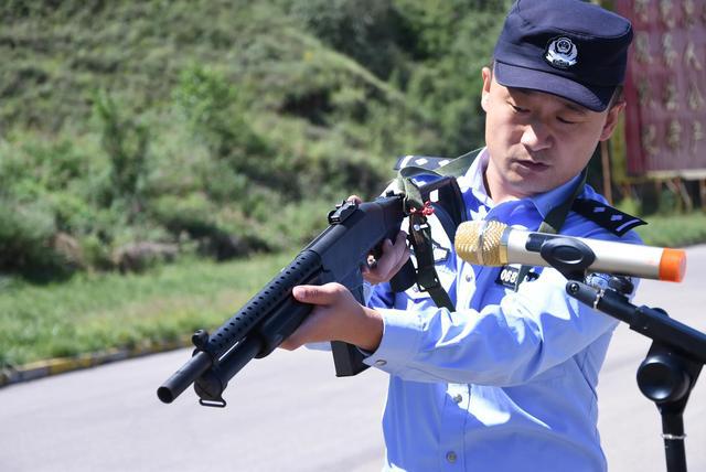 陕西合阳公安开展大练兵强本领警用手枪实弹射击比武竞赛(组图)