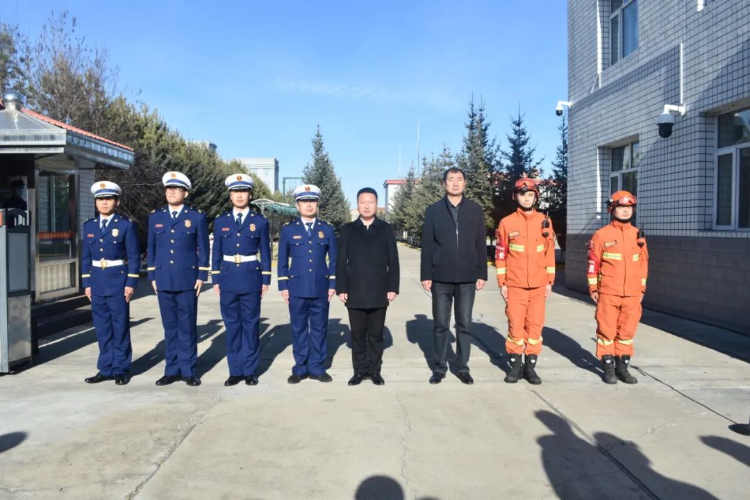 黑龙江省漠河森林消防大队举行应急救援队揭牌仪式(组图)
