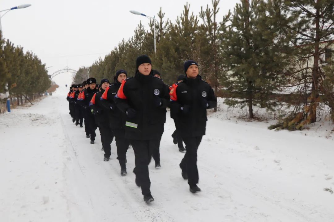 黑龙江七台河市公安局特警支队冬季整训正式开训组图