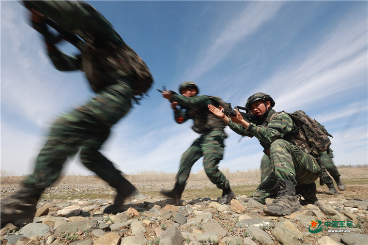利剑出鞘新疆塔城武警特战队员在陌生地域开展实战化练兵组图