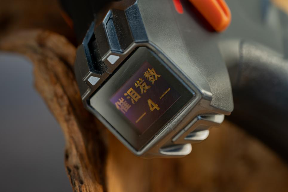 新品丨“双拳出击” —— 黄蜂系列发布新一代非致命智能执法装备