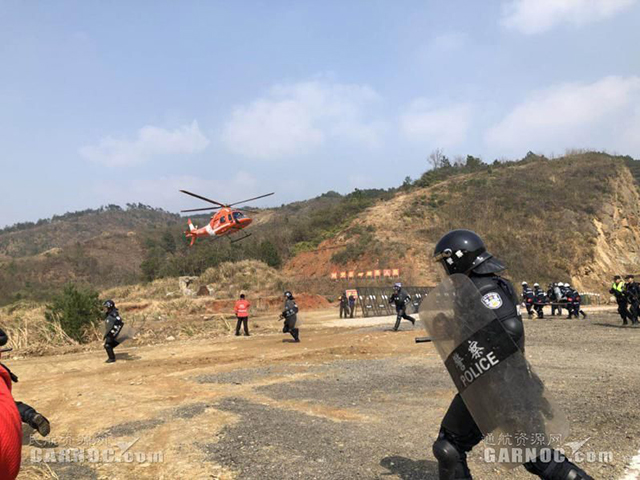江西南昌特警首次动用医疗救援直升机参与实战演练