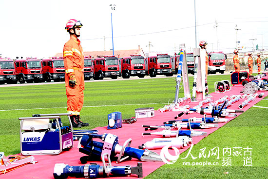 内蒙古全区消防部队车辆列装仪式在呼和浩特举行