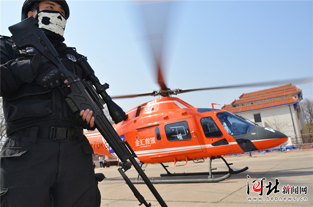 威武！河北沧州特警首次动用救援直升机参与实战演练