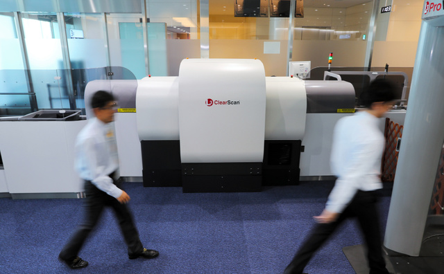 东京羽田机场导入新型安检机 可呈现立体影像自动检测爆炸物(组图)