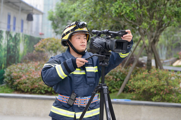 黔南消防开展高层建筑灭火救援实战拉动演练(组图)