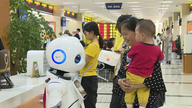 重庆九龙坡区首批智能服务机器人“上岗”(组图)