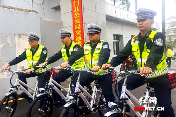 交警“轻骑兵”亮相 湖南石门成立自行车巡查执法分队(图)