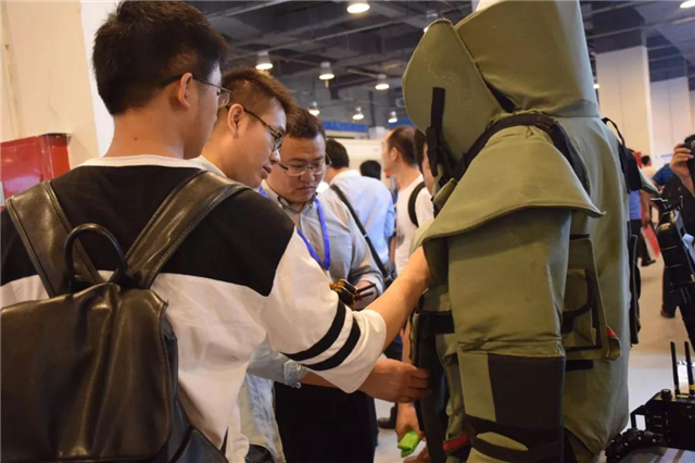 第九届中国国际警用装备博览会圆满落幕 合时智能机器人获得广泛关注(组图)