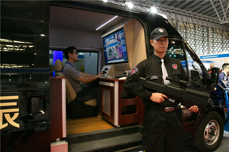 多型警用无人机亮相上海安博会 智慧社区实现“刷脸入户”(组图)