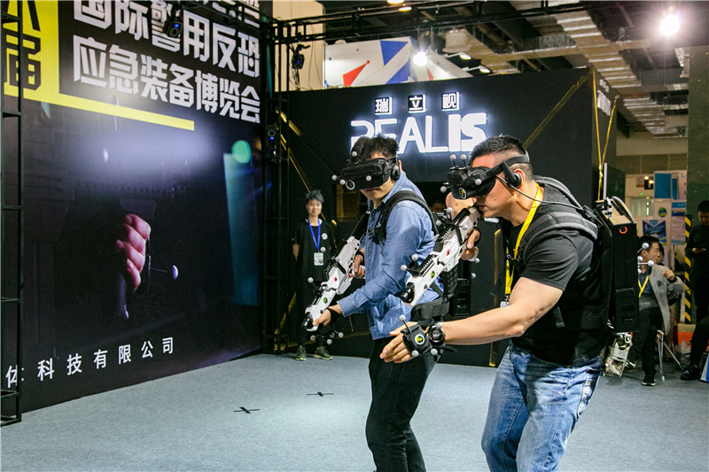 多型警用无人机亮相上海安博会 智慧社区实现“刷脸入户”(组图)