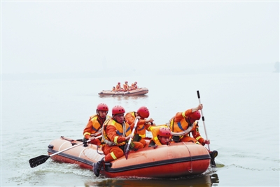 天津消防总队：高科技手段助力实战演练 提升防汛应急救援能力(图)