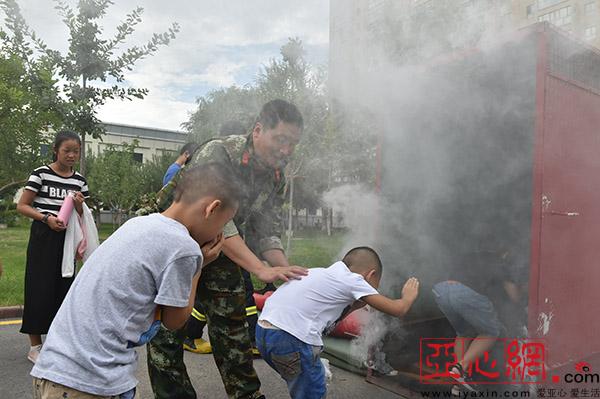 新疆昌吉消防开展暑期消防安全夏令营活动(组图)