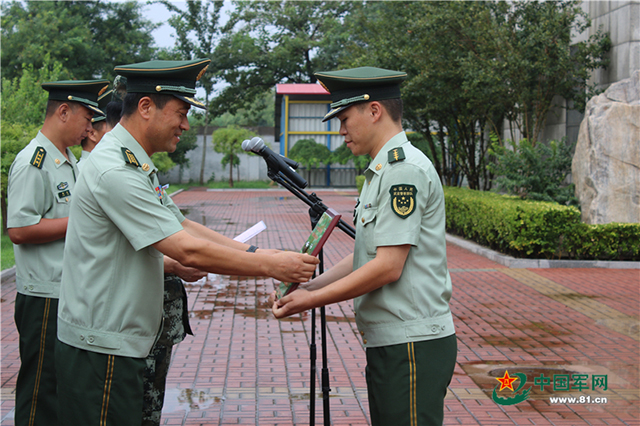 武警天津市总队执勤第一支队隆重举行授装仪式组图