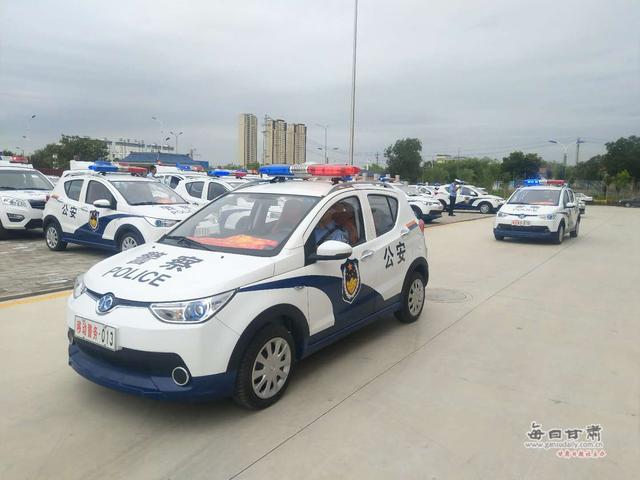 甘肃白银公安分局40余辆新能源警务用车配发基层单位(组图)