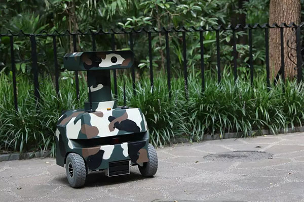 上海中山公园惊现“机器人”巡逻！技能爆棚神态爆萌！(组图)