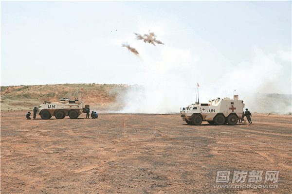 中国第6批赴马里维和部队开展反恐演练(组图)
