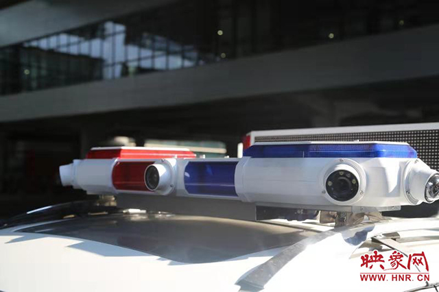 河南郑州机场警方首辆移动违法抓拍车即将上路执勤(组图)