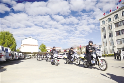 西藏拉萨城关区公安局举行警用摩托车捐赠配发仪式(图)