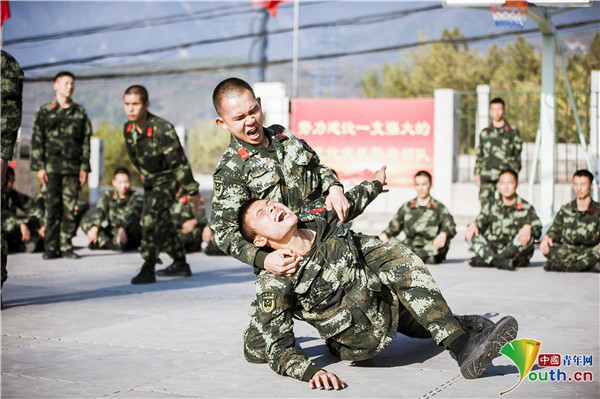 深秋时节，武警北京某部掀起军事训练热潮(组图)