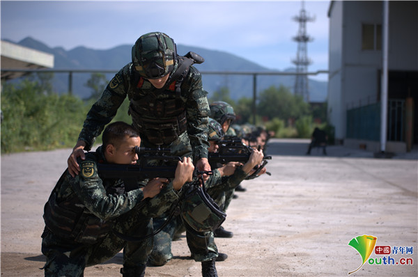 深秋时节，武警北京某部掀起军事训练热潮(组图)