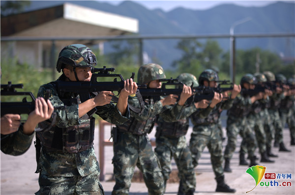 深秋时节，武警北京某部掀起军事训练热潮(组图)