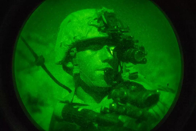 美陆军将装备新型高科技增强夜视镜 极大增强士兵杀伤力(组图)