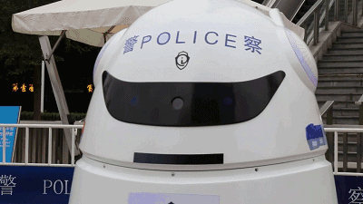萌警上岗，C位出更，广东广州首个警用机器人在广州塔西广场上岗执勤(组图)