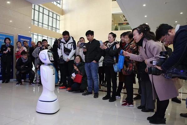 “小晋”来了！山西省首台智能警务自助服务机器人上岗(组图)