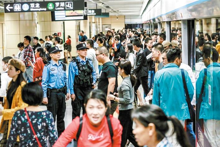 广东深圳：地铁新警务 平安新高度(组图)