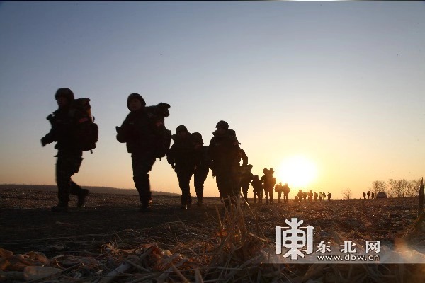 武警黑龙江省总队开展集训 雪地行军百余公里(组图)