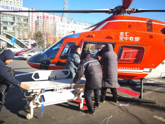 吉林省首例直升机救援 近1小时车程仅用17分钟(组图)