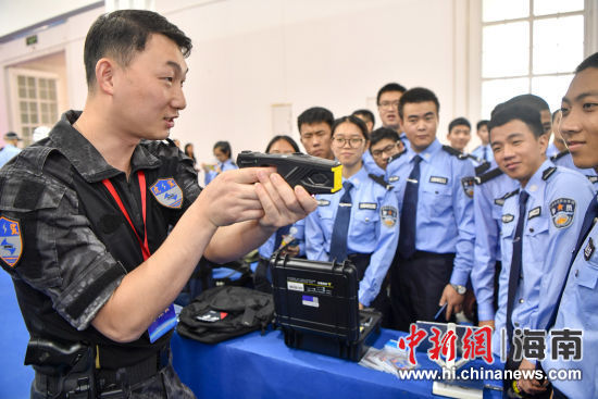 2018海南国际警用装备博览会开幕 各种警用执法“黑科技”齐亮相(组图)