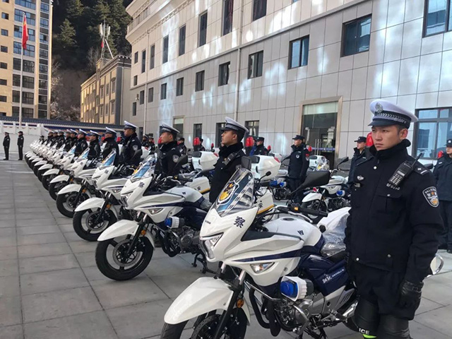 四川甘孜州公安举行广东省援助警用摩托车集中发放仪式组图