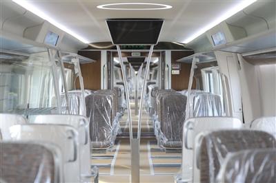 北京新机场线无人驾驶列车首亮相 设计时速达160公里(组图)