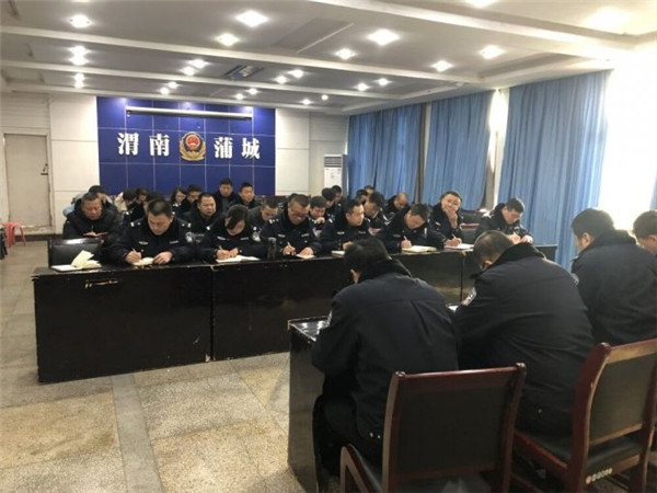 陕西渭南蒲城公安组织开展2019新年春训活动(组图)