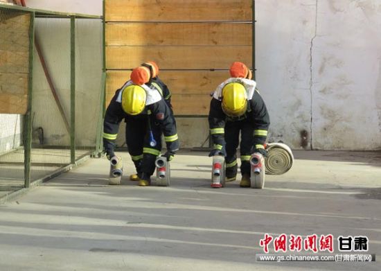 甘肃天水张家川消防开展业务训练提升队伍战斗水平(组图)