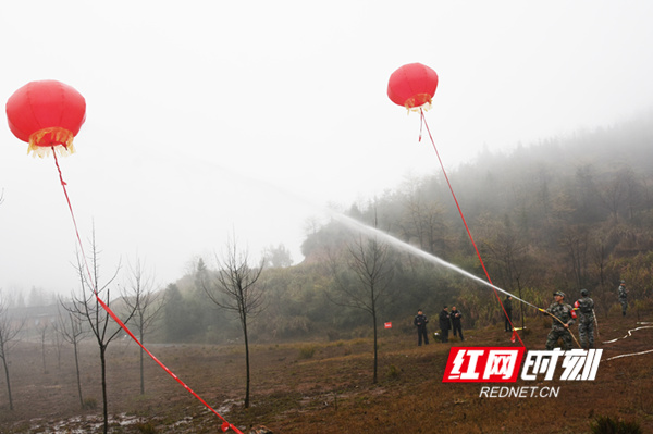 湖南郴州北湖区森林消防队伍实战演练比武提升应急处置能力(组图)